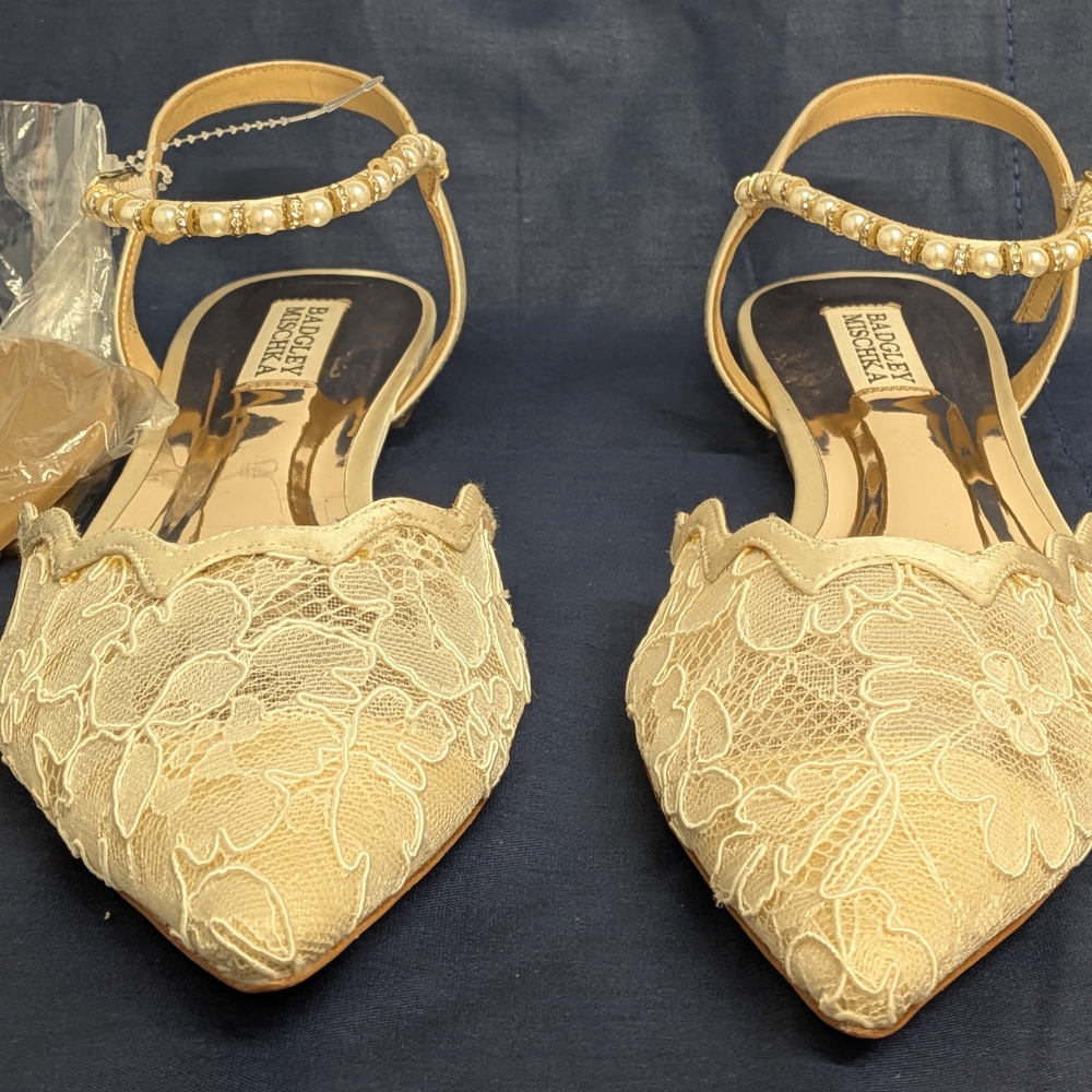 BADGLEY MISCHA Lennon Cream Lace Flats with Pearl & Rhinestone Straps NWOT
